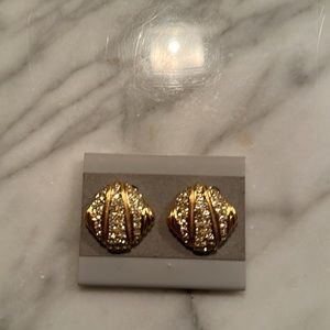 NWT gold tone clip back rhinestone earrings